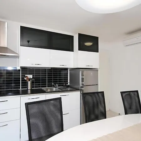 Matkovic- Duplex Two Bedroom דירה *